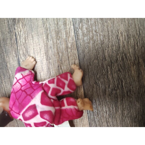 Corgi Lil Handfuls Magnetic Hand Baby Doll Dylan And Nicholas Mini Baby Dolls - Picture 4 of 6